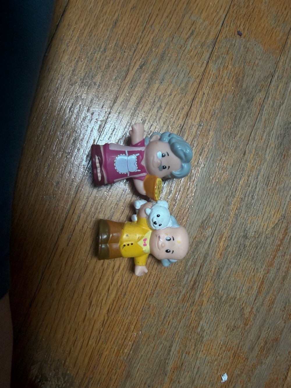 Classic Grandparent Play Figure Set in Yellow and Pink